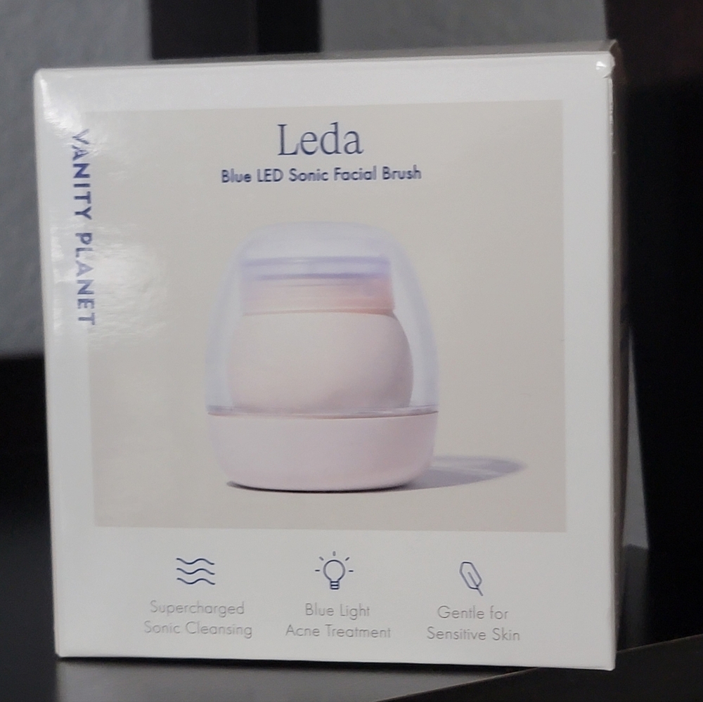 Vanity Planet LEDA Face Brush